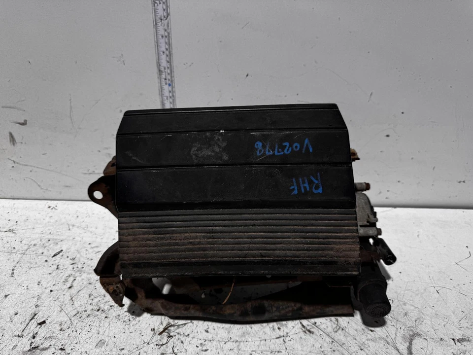 Toyota Celica Right Head Light SA63 10/1983-10/1985 - image 3 of 4