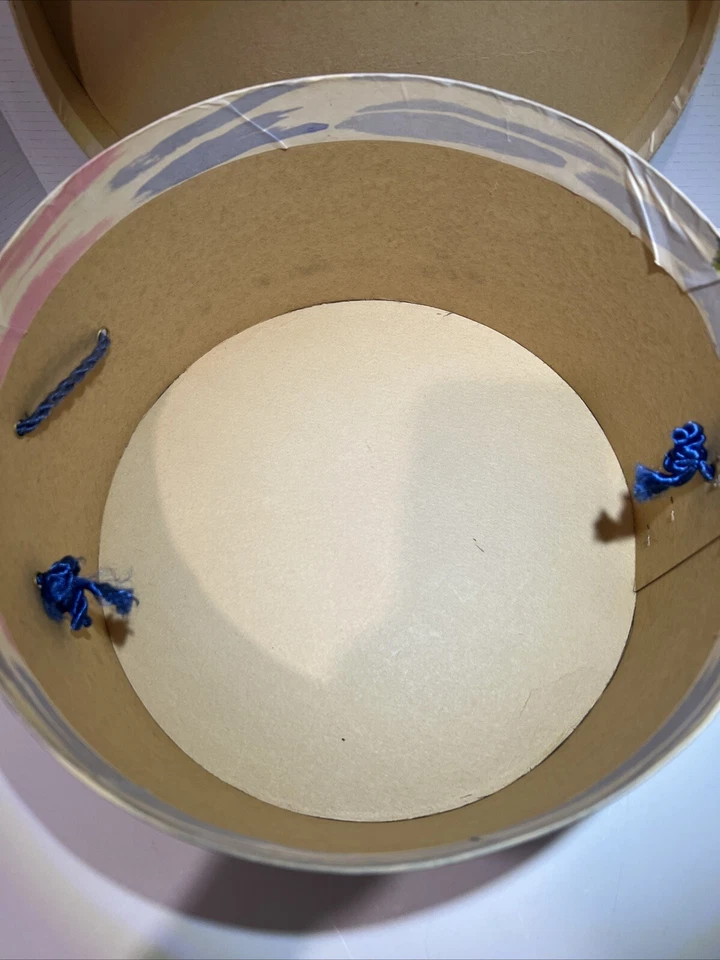 Caja de sombreros con cable decorativa de viaje retro de los años 50 EE. UU. Foto 3 de 4