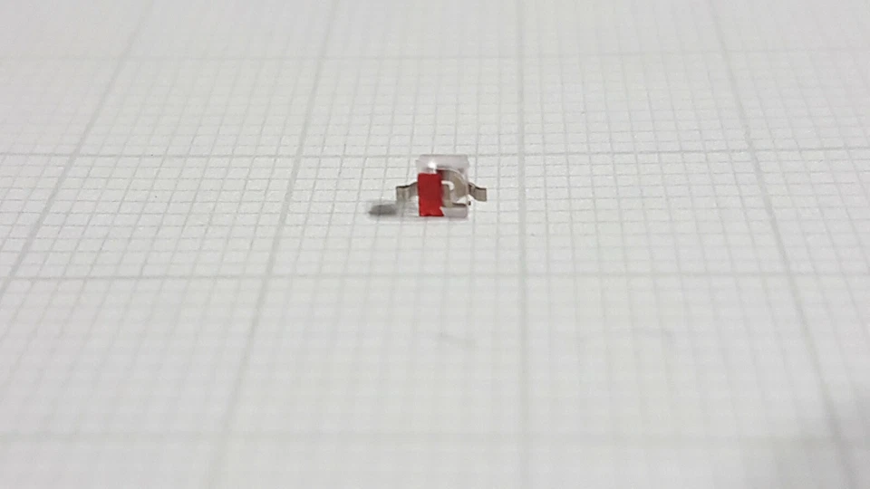 10x Miniatur LED rot HLMP6305-L0011 SMT / 28 Grad / 1,8V / 10mA / Gehäuse klar - Image 2 of 3