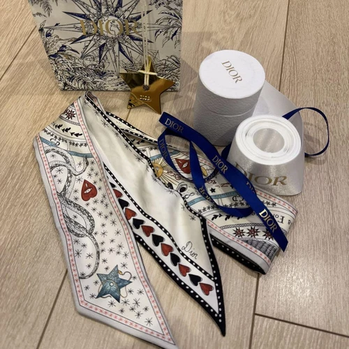 Foulard Dior accessoire élégant ridé peut être repassé déclaration de mode unique