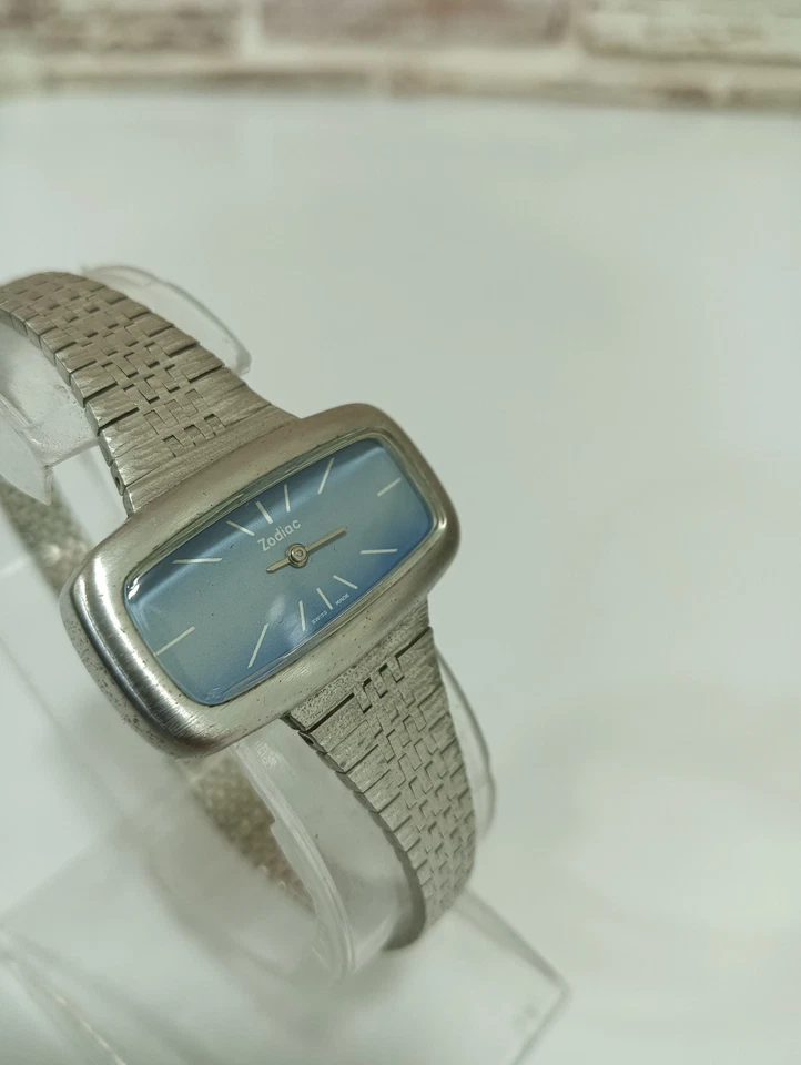 Reloj Zodiac vintage para dama nuevo de colección hecho en Suiza esfera azul caja plateada años 70 raro Foto 4 de 4