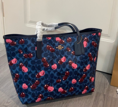 トートバッグ COACH City Tote Bag In Signature Canvas With Cherry CY691 NWT🍒Coach City Tote Bag In Signature Canvas With Cherry