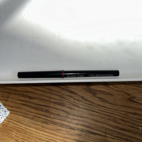 Mary Kay PLUM Lip Liner twist-up pencil crayon New no Box - Picture 1 of 2