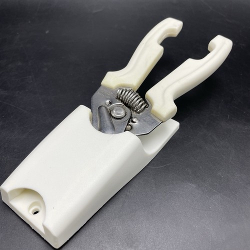 Pampered Chef #1075 Multi-Purpose Kitchen Shears Scissors w Wall Holder White