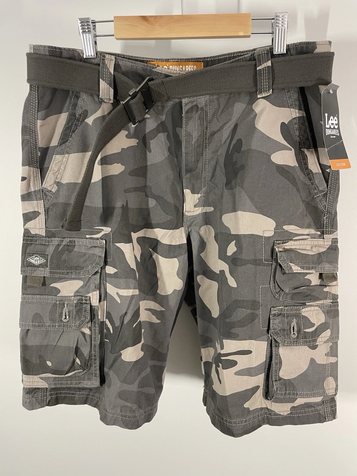 New NWT Lot 2 Lee Dungarees Shorts Mens 33 Camo & Black Cargo Pocket Hike Casual
Opens in a new wind