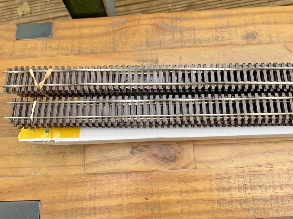PECO SL-100F HO/OO FLEXIBLE TRACK CODE 75 WOODEN SLEEPER TYPE TRACK - Image 2 of 4