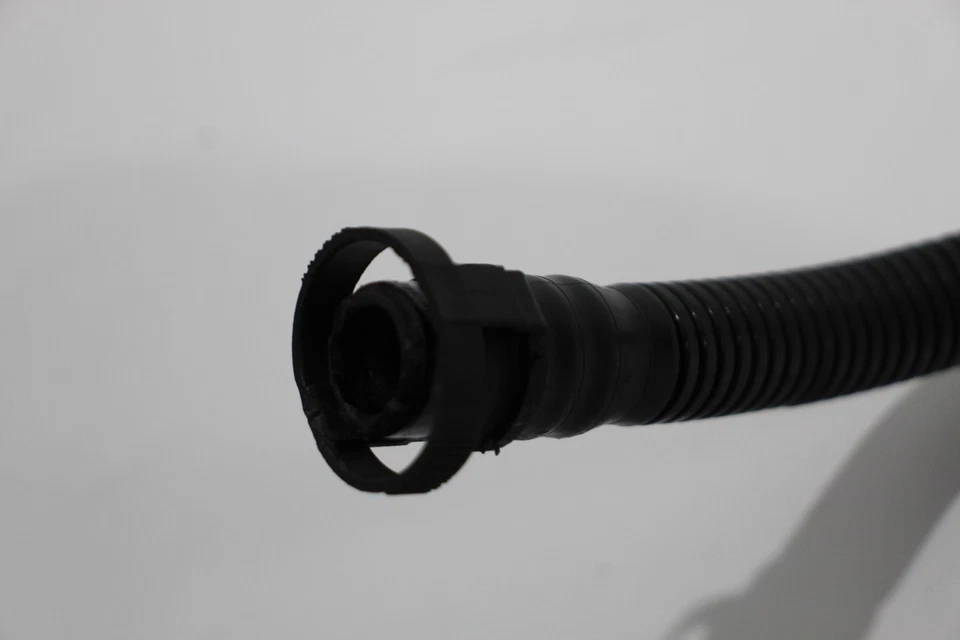 VW Passat 3B B5 2.8 V6 Cylinder Head Vent Pipe Hose 078103223B - Image 2 of 4