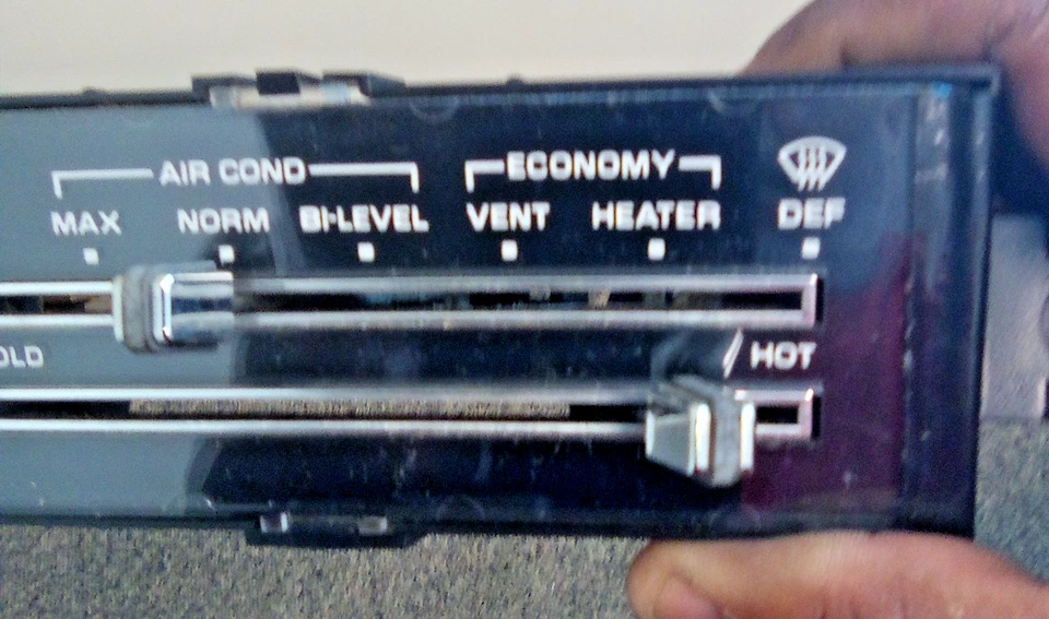 Oldsmobile Delta 88 1977-84 OEM módulo de control de clima calentador de aire acondicionado 7895785 FC-10DG Foto 4 de 4