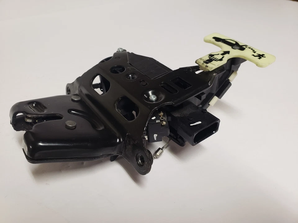 CADILLAC DTS 2006-2009 TAPA MALETERO PESTILLO BLOQUEO ELÉCTRICO ACTUADOR LIBERACIÓN Foto 2 de 4