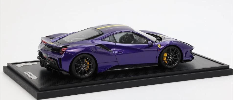 Ferrari 488 PISTA Viola Al Humaid striscia giallo-nera 1/18 P18145VAST2024 BBR - Immagine 2 di 3
