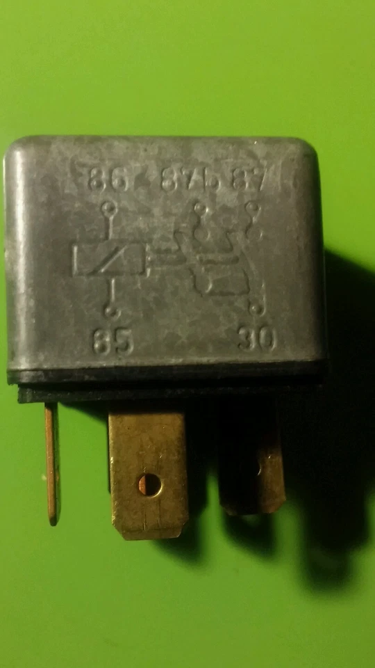Relé Porsche/Saab/VW/& Volvo marca Bosch USADO 0322015006. Volvo 940/ 1990-95 Foto 3 de 4