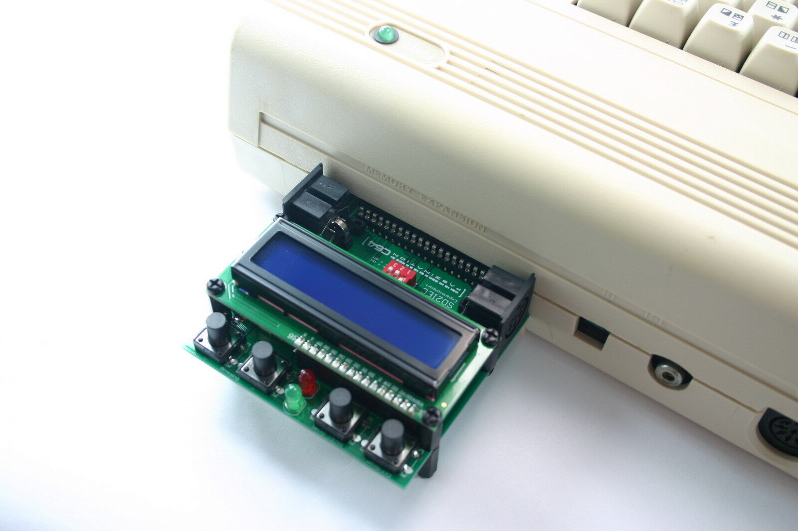 Faszination C64 SD-Karte an Commodore 64, SD2IEC mit Display 2030