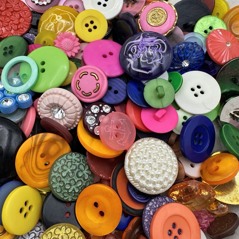 100 pcs Mixed Lot Of All Types & Sizes Of Fun Colorful Buttons | eBay