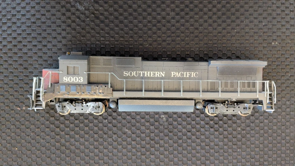 Walthers HO Diesel GE Dash 8-40B, Southern Pacific #8003 DCC, Runs good - Image 2 of 4