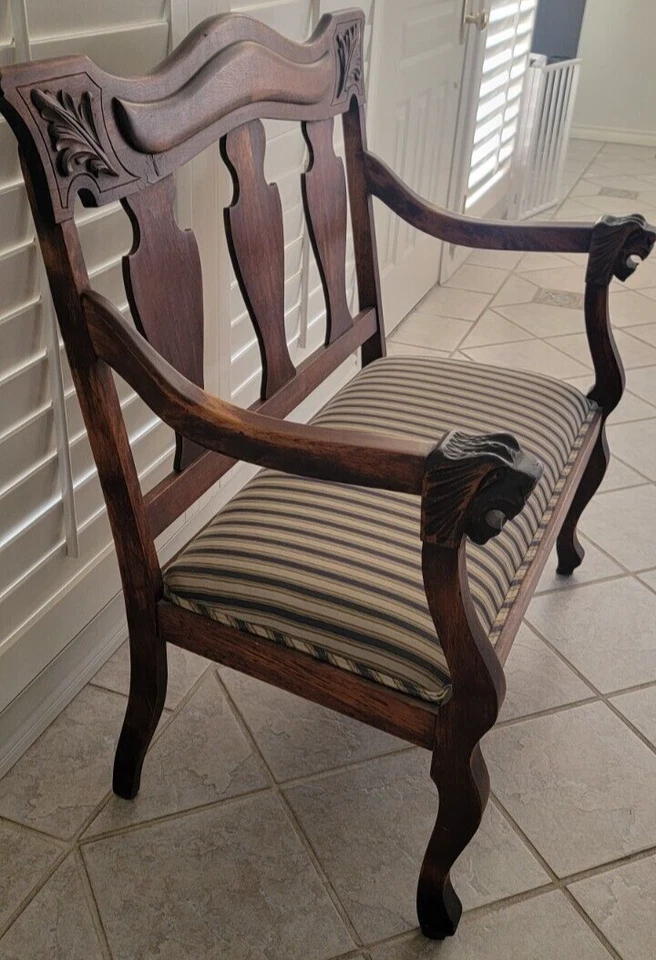 3 PIECE AMERICAN ANTIQUE CARVED WOOD SETTEE AND CHAIR SET - Image 4 of 4