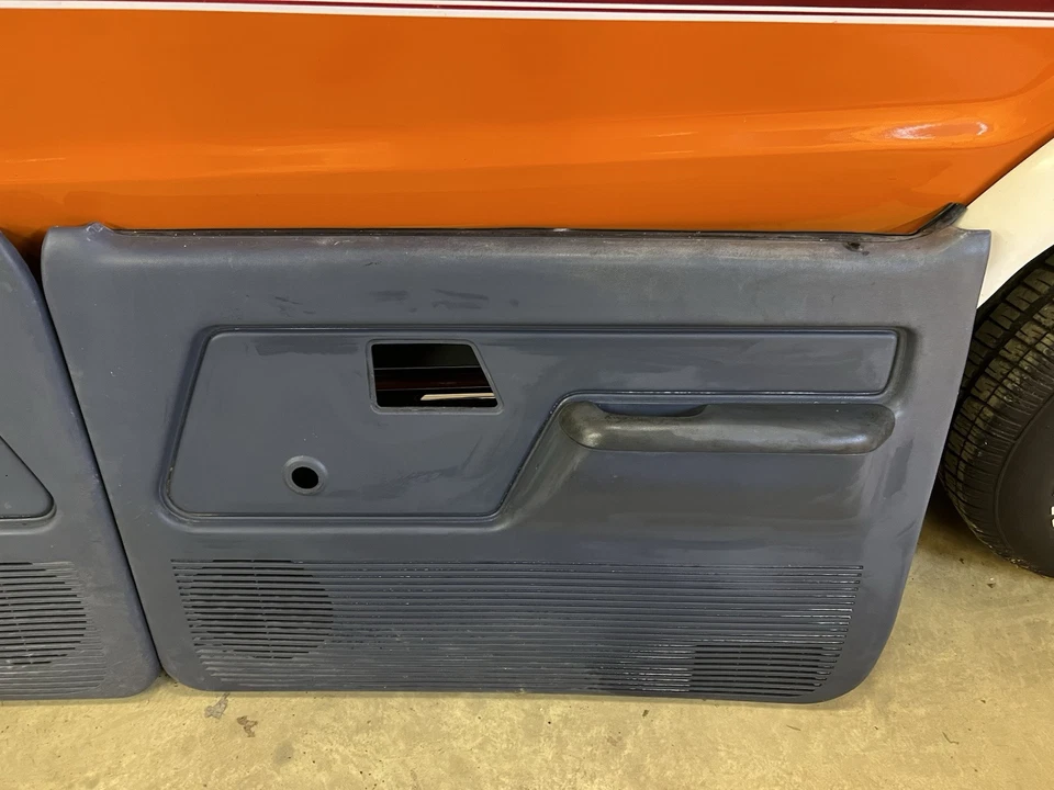 1989-1992 FORD BRONCO II/RANGER MANUAL DOOR PANELS BOTH L/R GRAY BASE MODEL OEM - Image 4 of 4