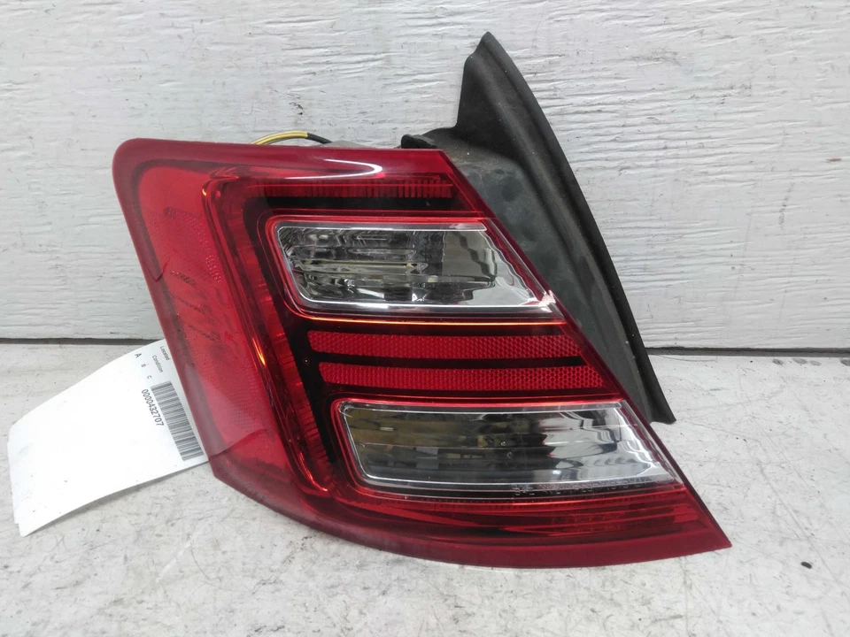 Used Left Tail Light Assembly fits: 2013 Ford Taurus w/o police package quarter Foto 3 de 4