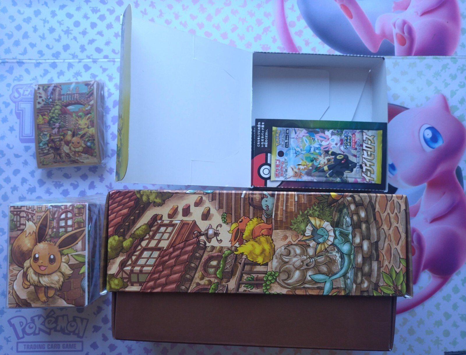 Eevee Heroes Gym Box geöffnet mit sealed Produkten Evoli Nachtara Umbreon