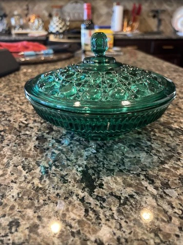 vintage Green indiana carnival glass candy dish with lid . Excellent Condition!