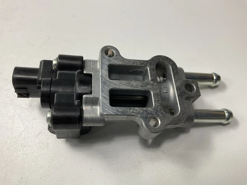 Клапан управления холостым ходом воздуха Intermotor AC464 IAC — OEM TOYOTA NO 22270-21011 - Изображение 3 из 4