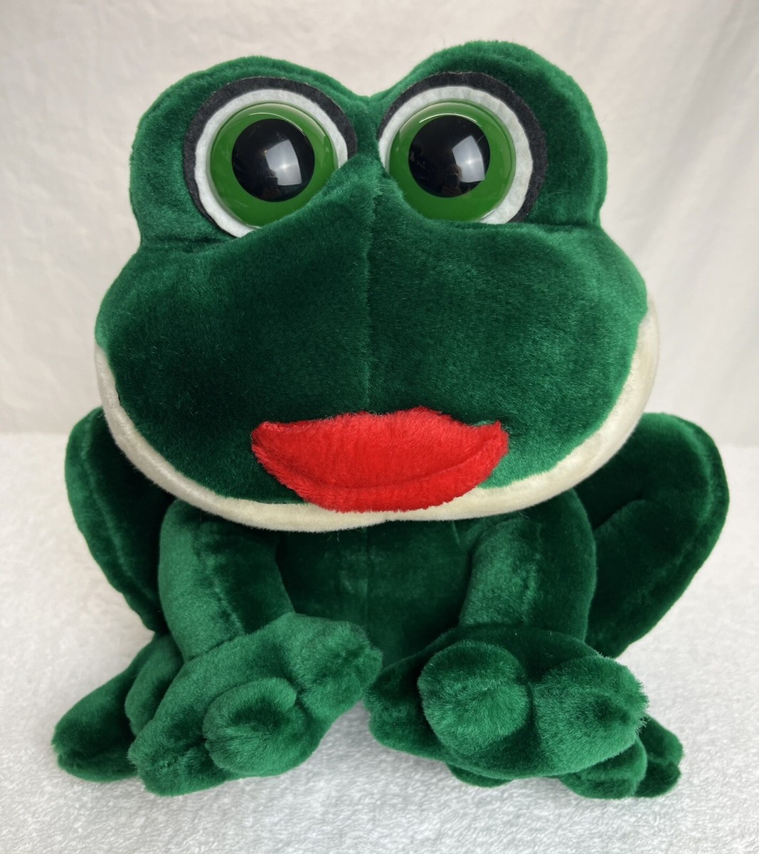 Russ Berrie SMOOCHES Frog Velvet Plush Green w/ Kissing Sounds 10