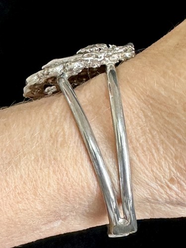 Vintage Artisan Sterling Silver Cuff Bracelet of Grapes & Leaves - Picture 4 of 12