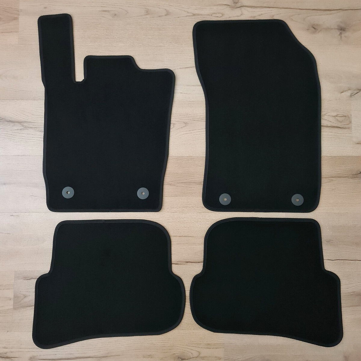 Tailor-Made Rubber Floor Mats – Fits Audi A1 2010-2018 (4 Clips, Black)