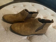 New Pair of  Buckle Zach Chelsea Brown Slip On Boots Size 9 (Store Displayed)