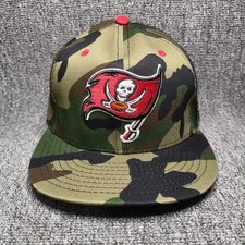 New Era 59FIFTY Tampa Bay Buccaneers Camo Fitted Hat Size 7 NFL Cap