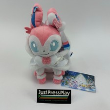 Rare 2019 Pok mon Center Frosty Christmas Sylveon Santa 9" Plush Doll Toy w/ Tag