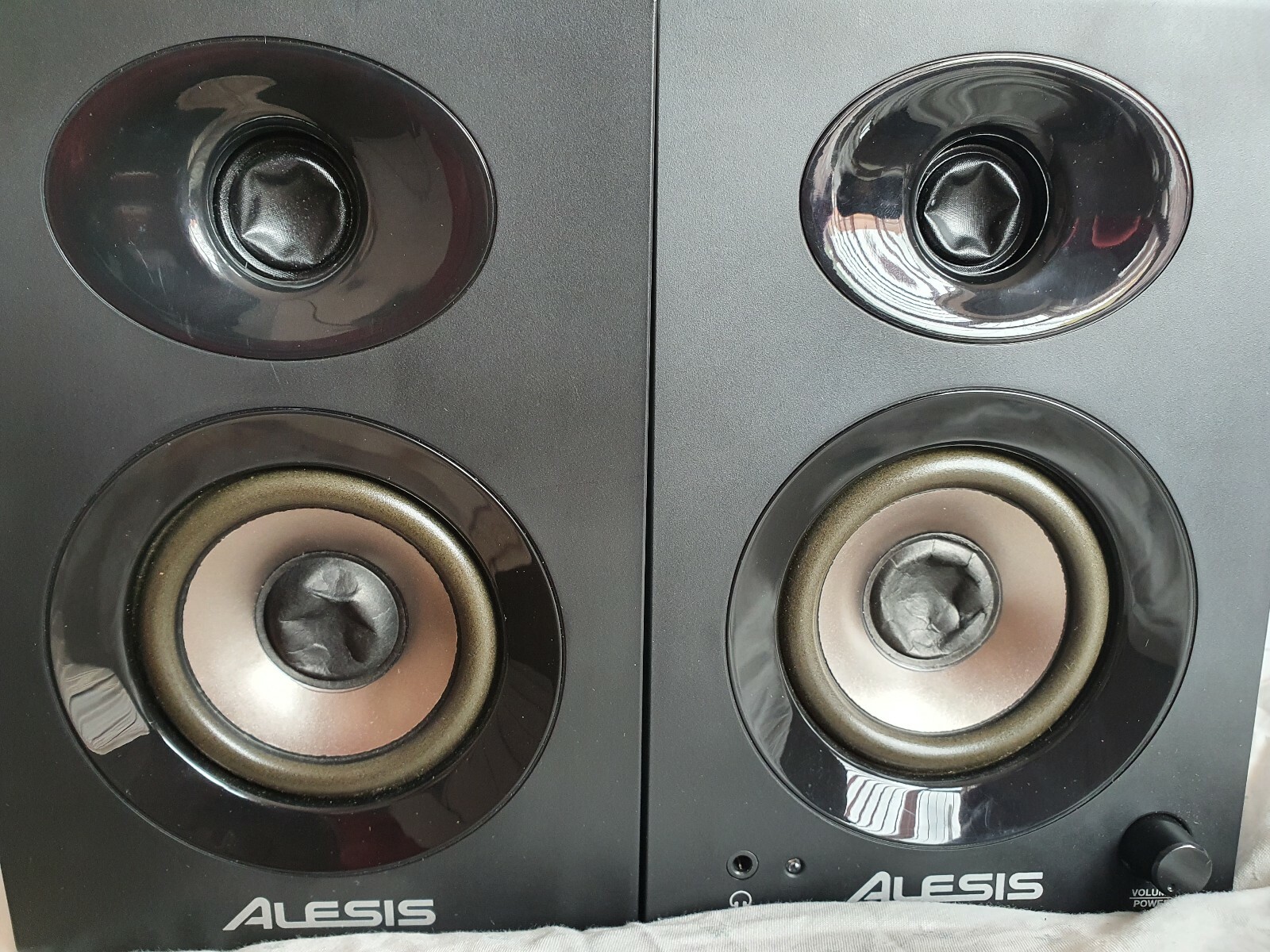 alesis elevate 3 studio monitors