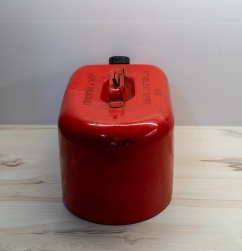 VINTAGE DIESEL / PETROL CAN - RED STEEL - 2 GALLON SWEDISH - Picture 4 of 6