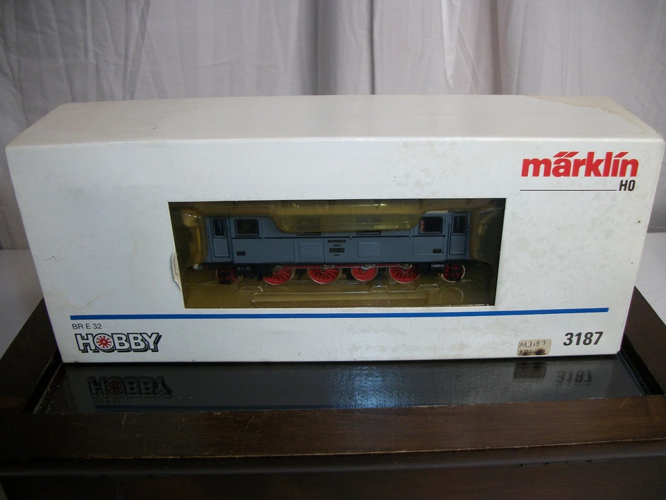 Locomotora Eléctrica Märklin #3187 BRE E 32, Gris, NUEVA con CAJA Foto 3 de 3