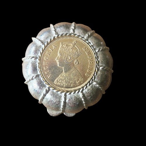 1979 Estee Lauder Victoria Empress Lucky Coin EMPTY Solid Perfume Compact 2"