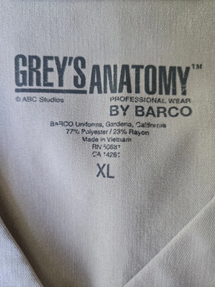 Blusa Médica Grey's Anatomy Talla XL-Tan Clásica Cuello en V-Pecho 24"/L 27" Foto 3 de 4