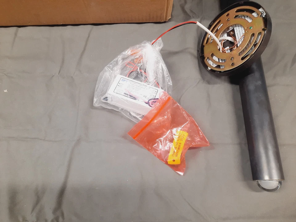 Aplique LED Visual Comfort 700WSEBL16Z-LED927 EBELL 16" Alto Bronce Oscuro *LEER* Foto 2 de 4