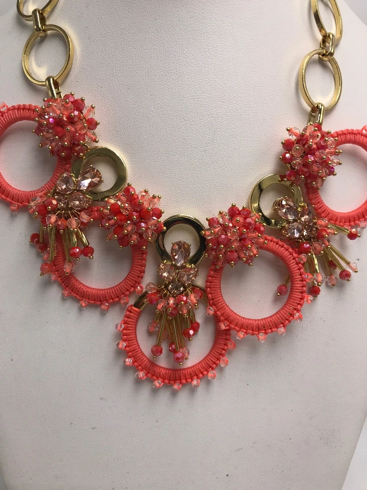 Collar KS22 $148 Kate Spade ENVUÉLVELO PIEDRA CORAL Y CUENTAS Foto 3 de 4