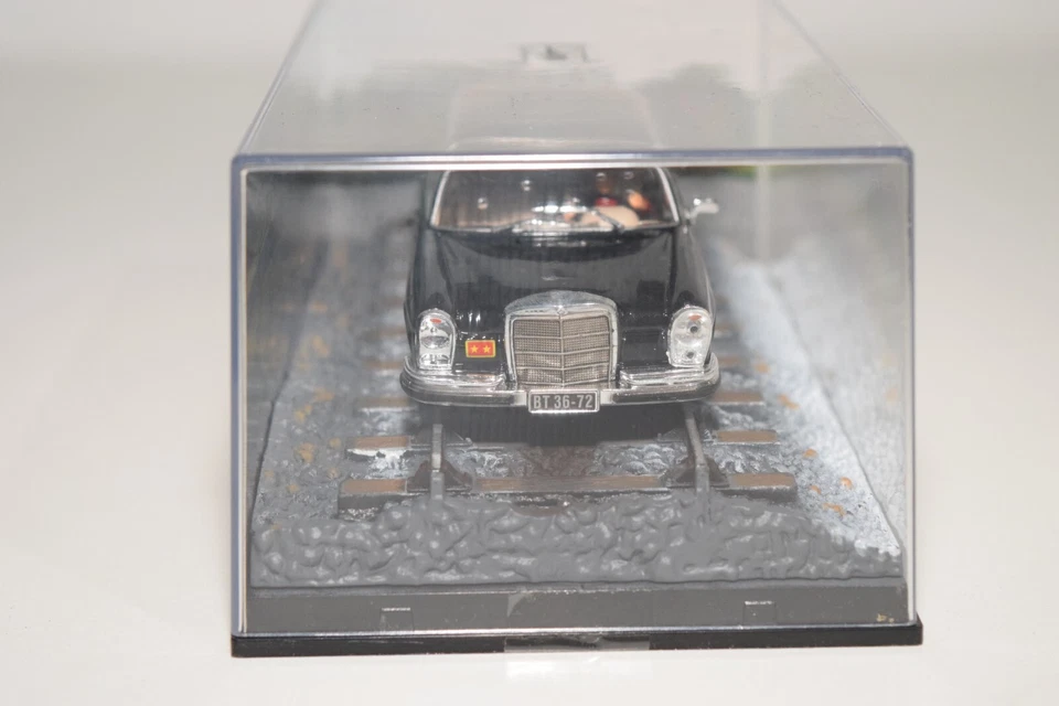 B5 1:43 UNIVERSAL HOBBY JAMES BOND 007 MERCEDES-BENZ 250SE OCTOPUSSY MIB - Immagine 2 di 4