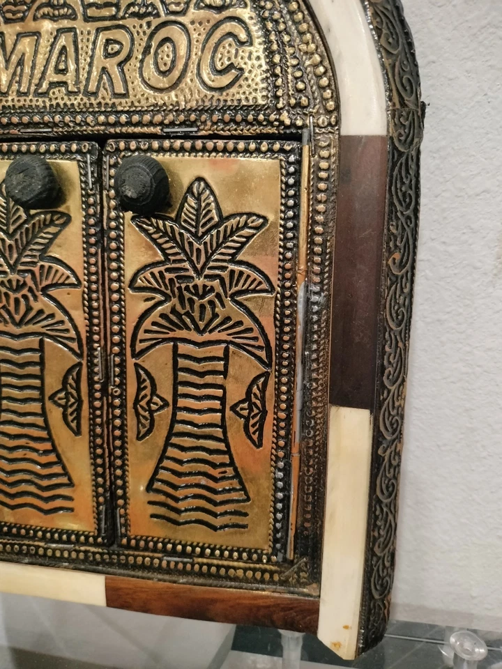 Pared de doble puerta arqueada vintage de latón marroquí mecanizado a mano con incrustación de hueso... Foto 4 de 4