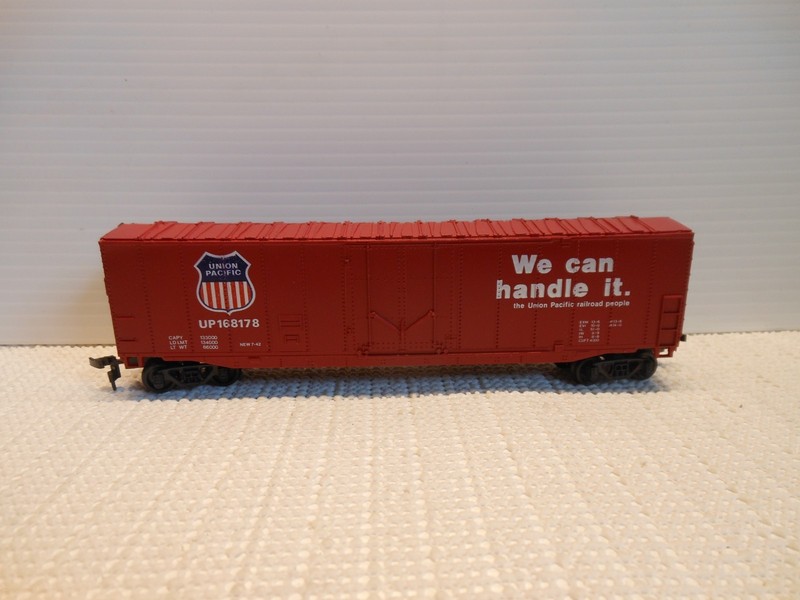 BACHMANN HO UNION PACIFIC ROAD FREIGHT BOX CAR, WE CAN HANDLE IT