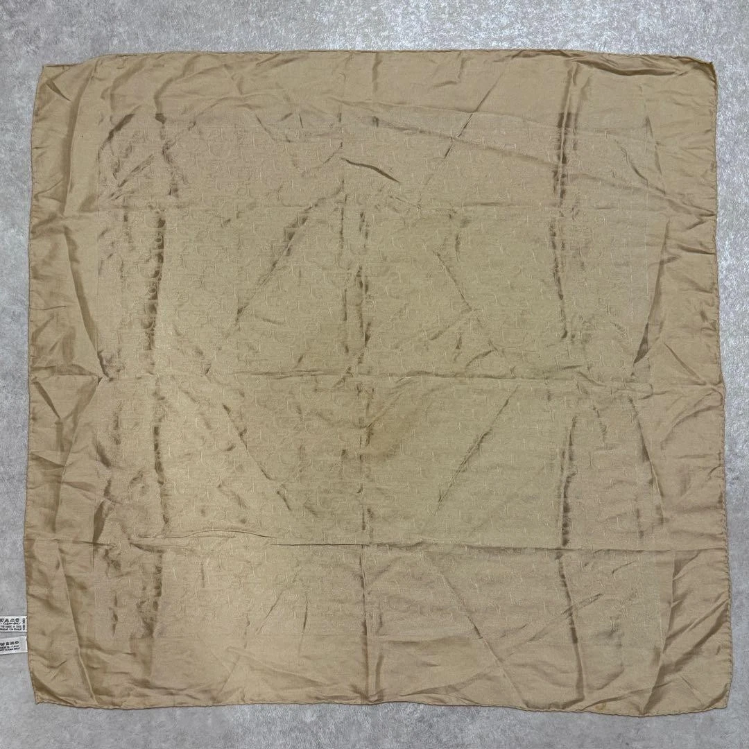 Christian Dior foulard beige en soie imprimé logo fabriqué en Italie 27,2 po x 27,2 po