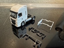 Herpa Iveco Stralis Zugmaschine mit Windleitblechen weiß
