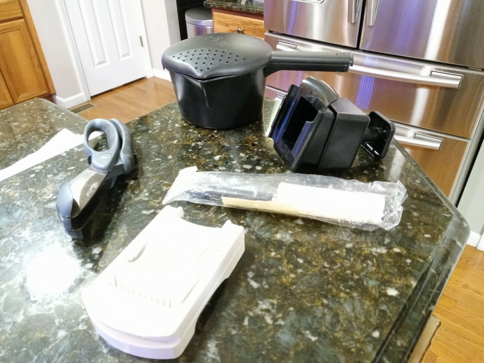 Pampered Chef 4cp Black Strainer V Shaped Egg Slicer Salad Cutter Food Holder