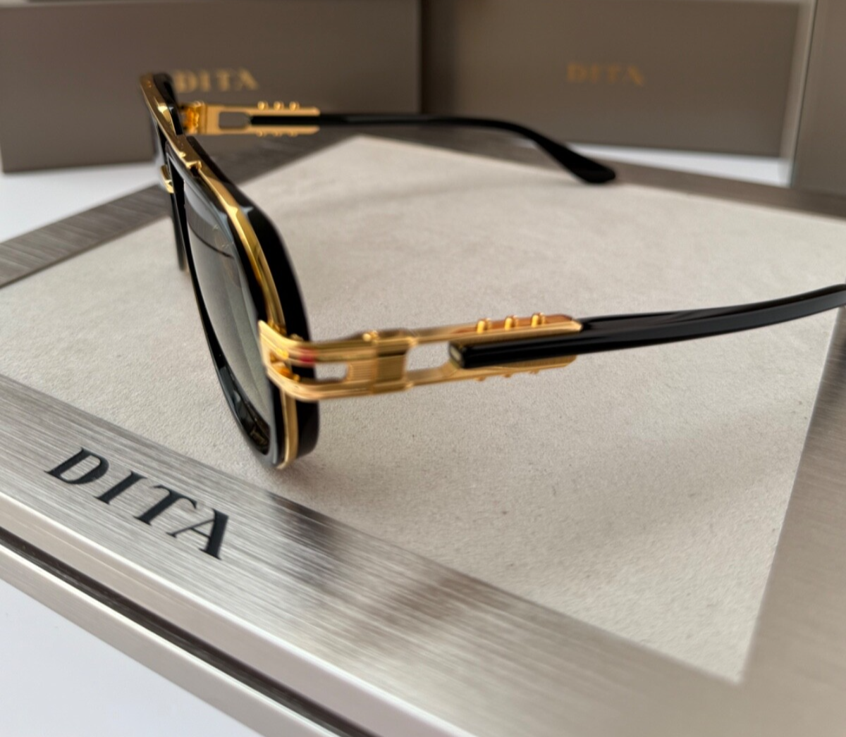 DITA VASTIK DTS 441 01 Yellow Gold Black Green Gradient Sunglasses