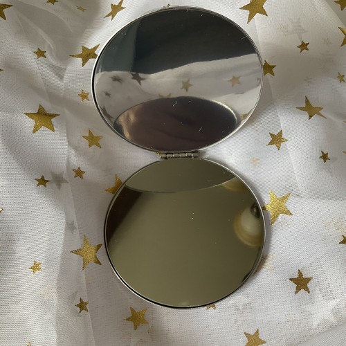 Marc Jacobs Fragrances Silver Compact Double Mirror Silver Sequin Bag New - Picture 4 of 7