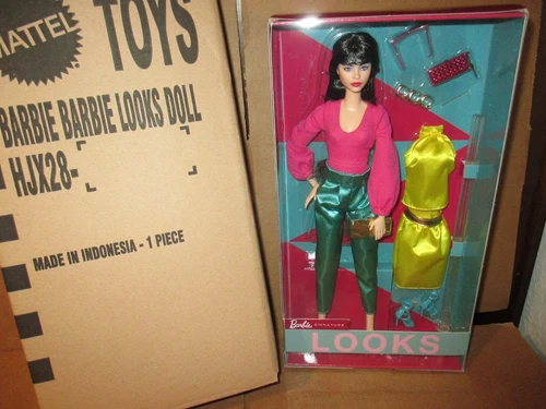 2022 BARBIE SIGNATURE LOOKS #19 EXCLUSIVE ...POSABLE...NRFB...WITH SHIPPER
