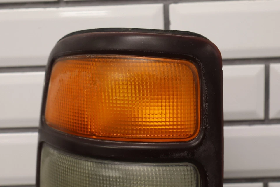 04-06 吉姆西育空 OE 风格尾灯套装(左/右)请参阅照片/描述 — 第 3/4 张图片