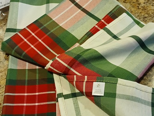 Vernor Tablecloth 100% Polyester Green-White-Red Plaid 50" x 70" Oblong - Picture 11 of 24