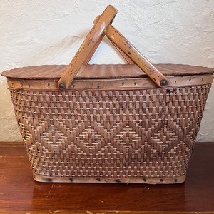 Vintage Redmon picnic basket with side hinge, metal handles