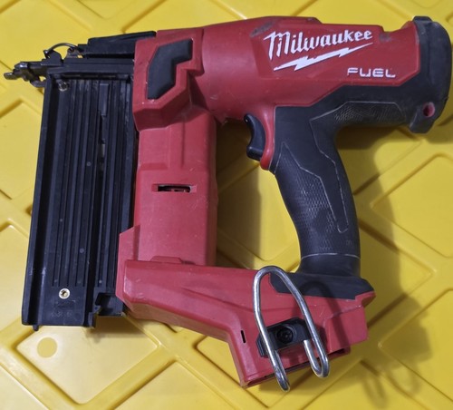 Milwauke 2746-20 M18 FUEL 18 Gauge Brad Nailer - FOR PARTS NOT WORKING